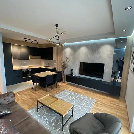 Montenegro Luxury - New * 포드고리차