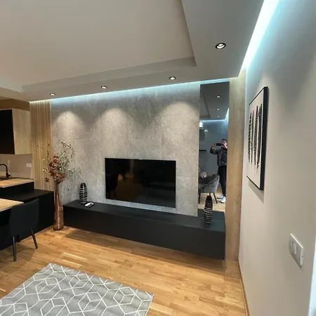 Montenegro Luxury - New * 포드고리차